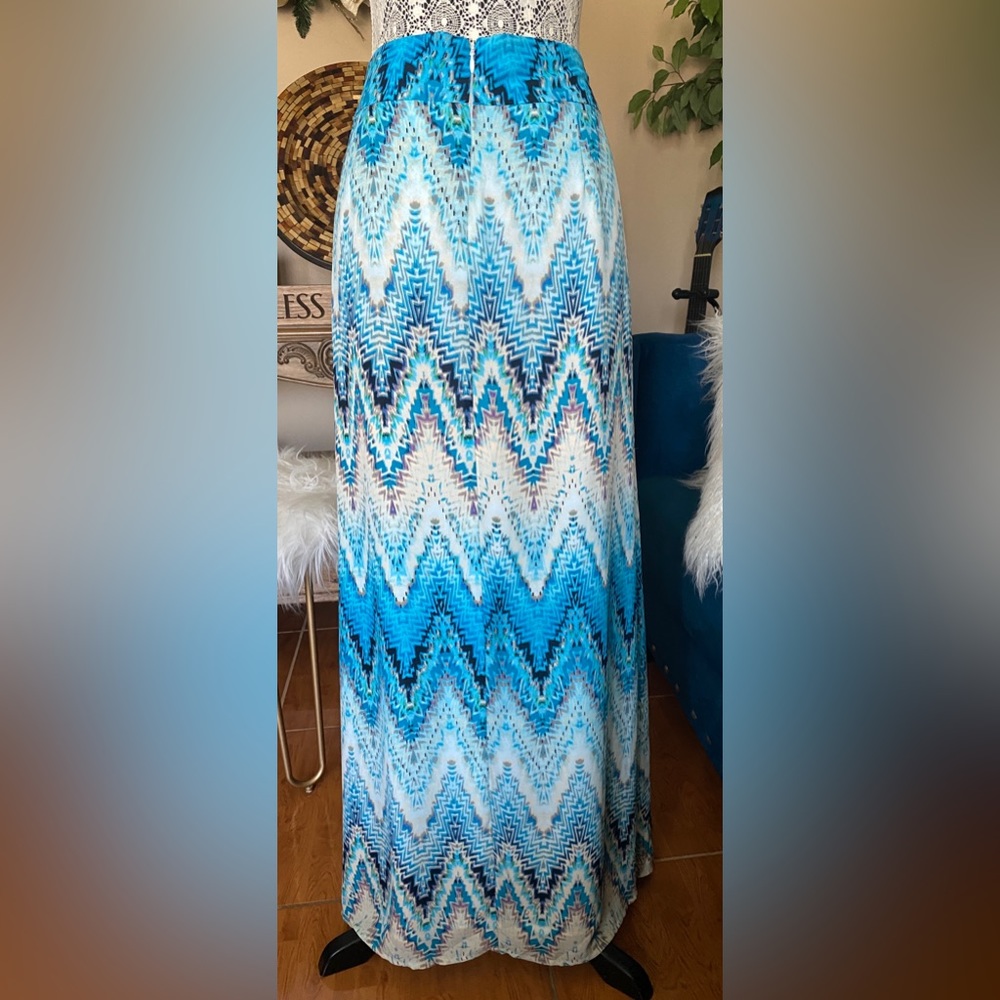 Abstract Print Maxi Skirt - Picture 3 of 3